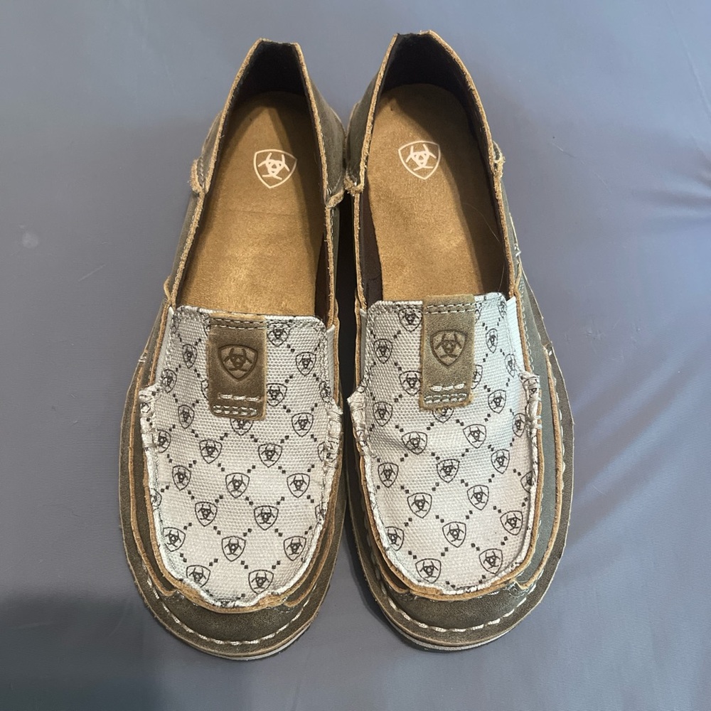Ariat Women’s loafers size 6.5B